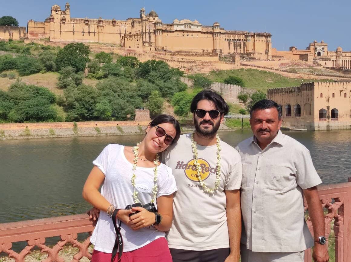 Custoomers posing with Vinesh in front of the Amber Fort in Jaipur